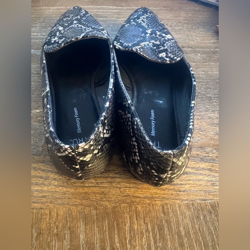 Time and Tru Black and White Snake Print Flats - Picture 2 of 5